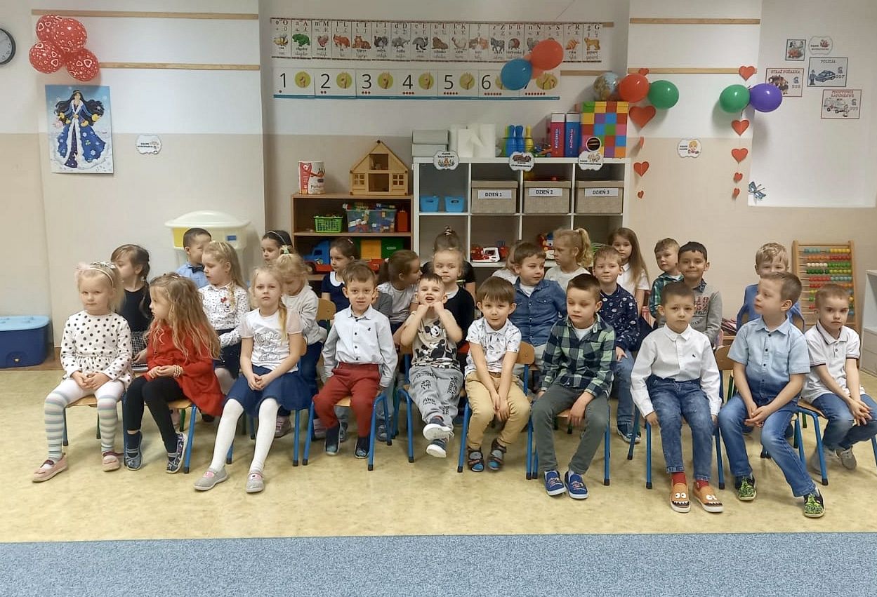 Uczestnicy konkursu recytotarskiego w Przedszkolu w Malechowie.