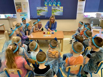 Dzień Wody w grupie Supersmyki w Przedszkolu przy Zespole Szkolno - Przedszkolnym w Malechowie. 