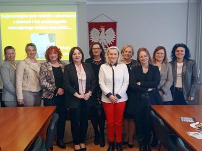 Komisja oceniająca i kandydatka na stanowisko dyrektora SP Niemica - Iwona Nowak-Gancarz.