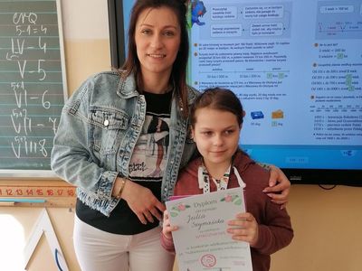 Organizatorka konkursu z wyróżnioną Julią Szymańską.