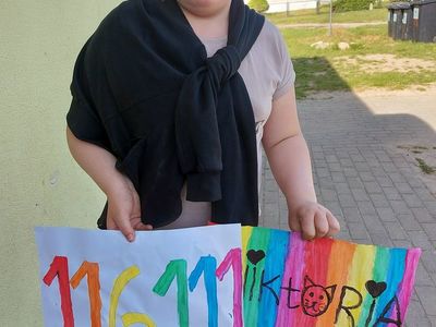 Wspólny plakat wykonany przez podopiecznych z Placówki Wsparcia Dziennego w Laskach.