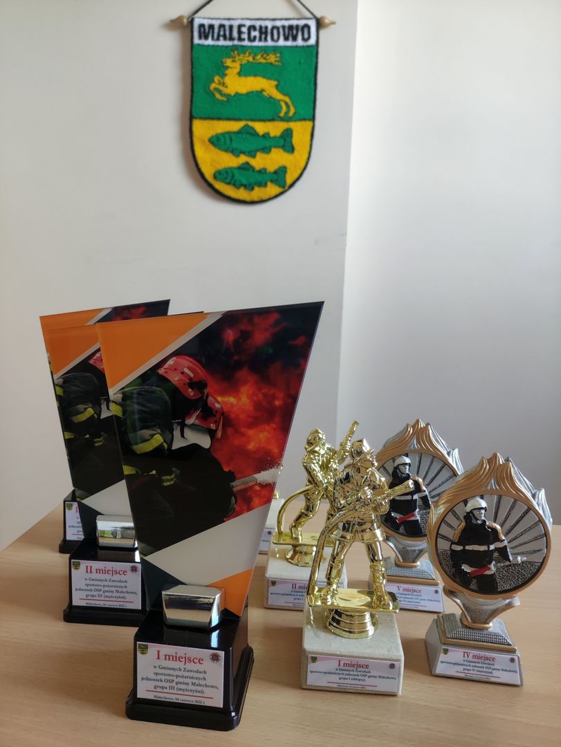 Puchary gotowe na Gminne Zawody Sportowo - Pożarnicze w Malechowie.