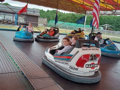 Dzieci z Placówki Wsparcia Dziennego w Niemicy na gokartach.
