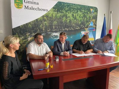 Podpisanie umowy z sołtysami Malechówka i Gorzycy.