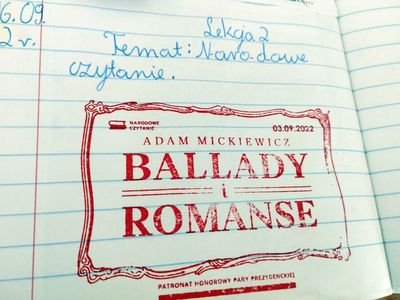 Temat dotyczący Narodowego Czytania w zeszycie i pieczątka Ballady i Romanse. 