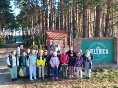 Uczestnicy wyprawy do Zielenicy ze Szkoły Podstawowej z Lejkowa.