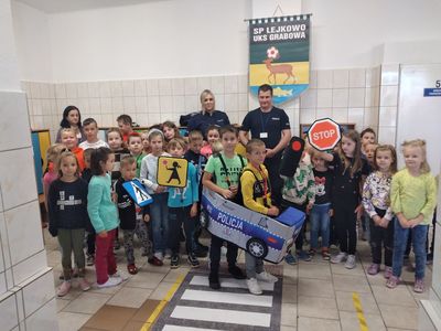 Spotkanie policjantów z uczniami ze Szkoły Podstawowej w Lejkowie.