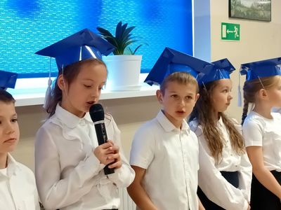 Uczniowie klasy pierwszej Szkoły Podstawowej w Niemicy podczas występu „Jestem uczniem”.