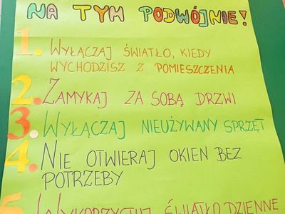 Plakat wykonany przez wychowanków z Placówki Wsparcia Dziennego z Lasek.