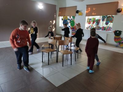Zabawy dzieci z Placówki Wsparcia Dziennego w Kosierzewie.