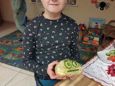 Wesołe kanapki zrobione przez dzieci z PWD Kosierzewie.