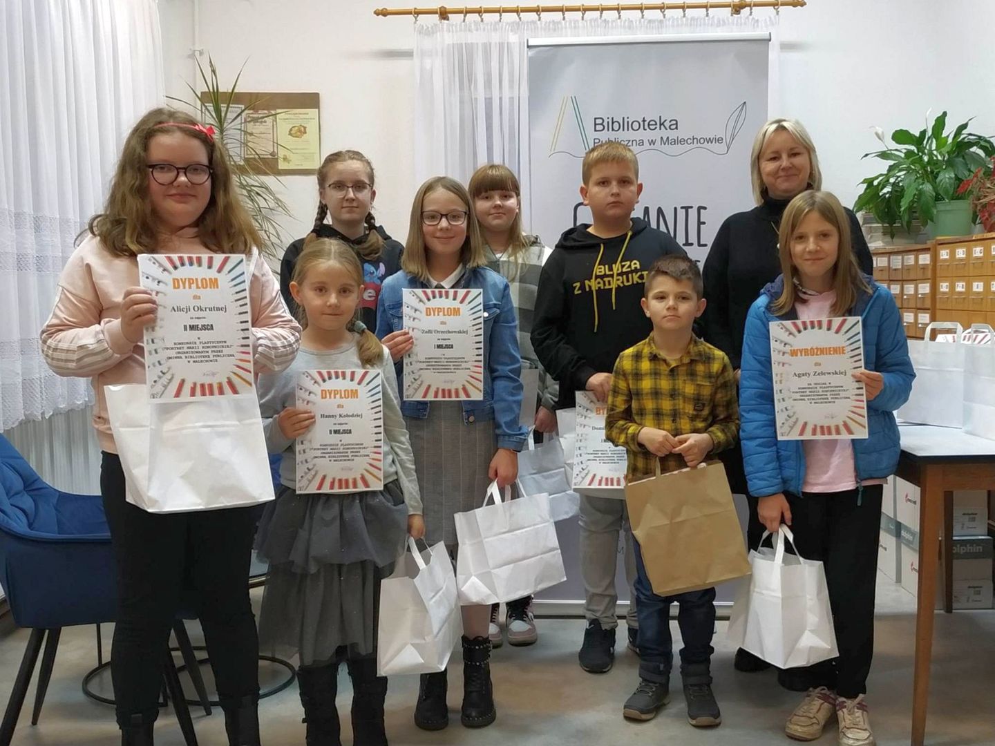 Nagrodzeni w konkursie organizowanym przez Gminną Bibliotekę Publiczną w Malechowie.