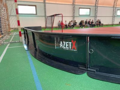 Nowe bandy na hali w Szkole Podstawowej w Lejkowie.
