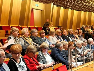 Seniorzy z gminy Malechowo w Filharmonii Koszalińskiej.