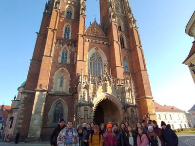 Uczniowie ZSP w Malechowie podczas zwiedzania zabytków Wrocławia.