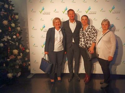 Przedstawicielki Koła Gospodyń Wiejskich w Sulechówku z marszałkiem.