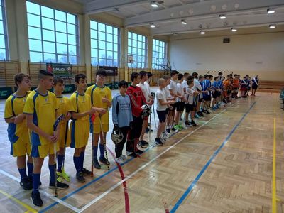 Wszystkie drużyny biorące udział w turnieju w unihokeja. 