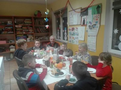 Uroczyste spotkanie mikołajkowe w placówce w Podgórkach. 