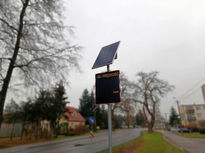 Radarowe urządzenie pomiaru prędkości w Ostrowcu.