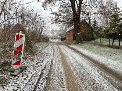 Remontowany odcinek drogi w Sulechowie za krzyżem.