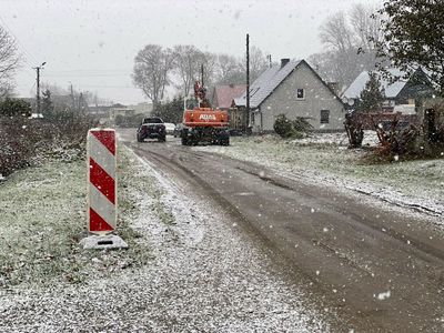 Remontowany odcinek drogi w Sulechowie za krzyżem. 