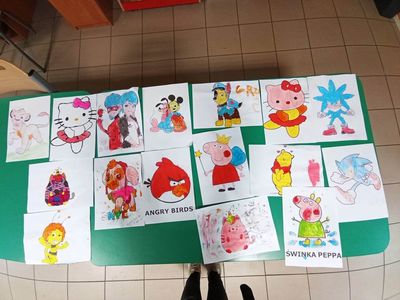 Prace plastyczne wykonane farbami przez dzieci z PWD z Lasek.