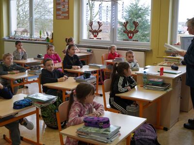Uczniowie klas I-III podczas spotkania autorskiego.