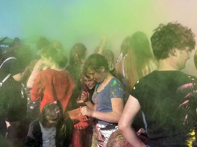 Malechowiada - wyrzut proszków holi w Malechowie.