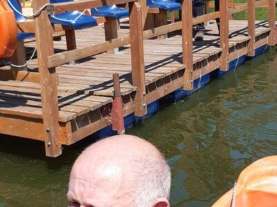 Pomost na jeziorze w Ostrowcu.