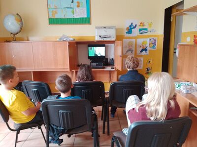 Dzieci w trakcie słuchowiska.