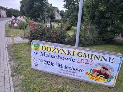 Ozdoby dożynkowe w Malechowie.