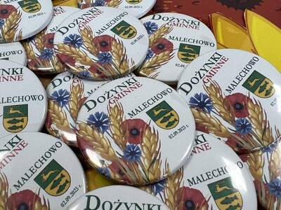 Zdjęcia butonów na Dożynki Gminne 2023.