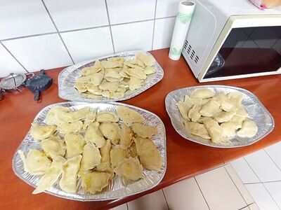 Gotowe pierogi wykonane przez wychowanków z PWD z Lasek.