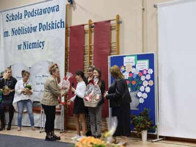 Samorząd Uczniowski dziękuje pracownikom szkoły.