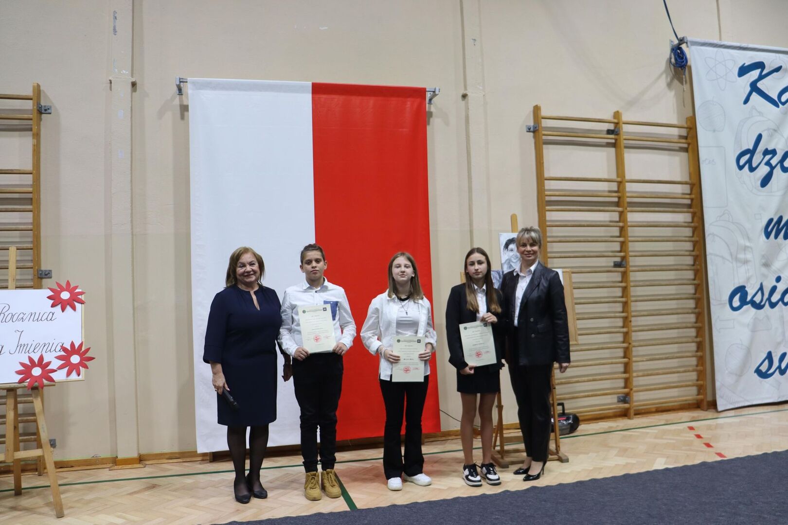 Samorząd Uczniowski z opiekunem i p. Dyrektor.