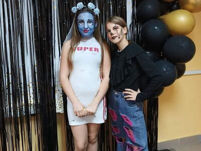 Halloweenowe charakteryzacje czarownice i wampira.