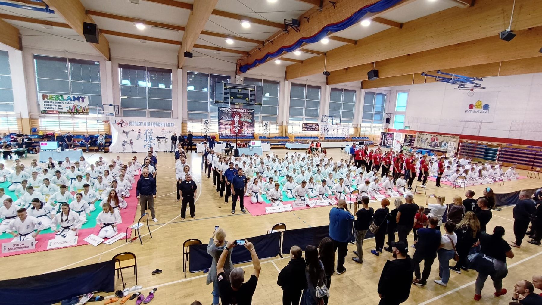 Zgrupowanie karate.