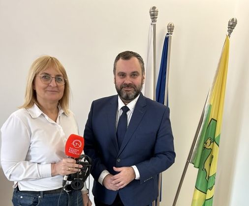 Zdjęcie Wójta Radosława Nowakowskiego z redaktor Renatą Pacholczyk. 