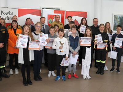 Wszyscy uczestnicy powiatowych eliminacji w Sławnie.