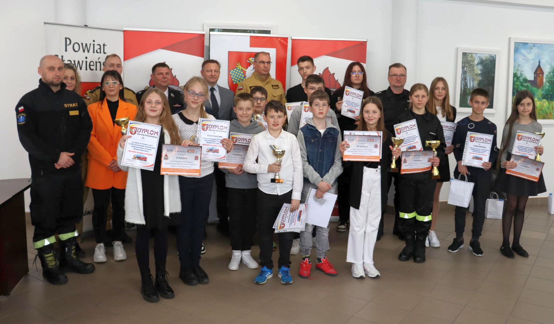 Wszyscy uczestnicy powiatowych eliminacji w Sławnie.
