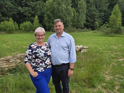 Ustępująca sołtys Regina Łysko i wójt Jarotek.  