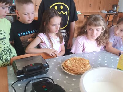  Pieczenie gofrów.