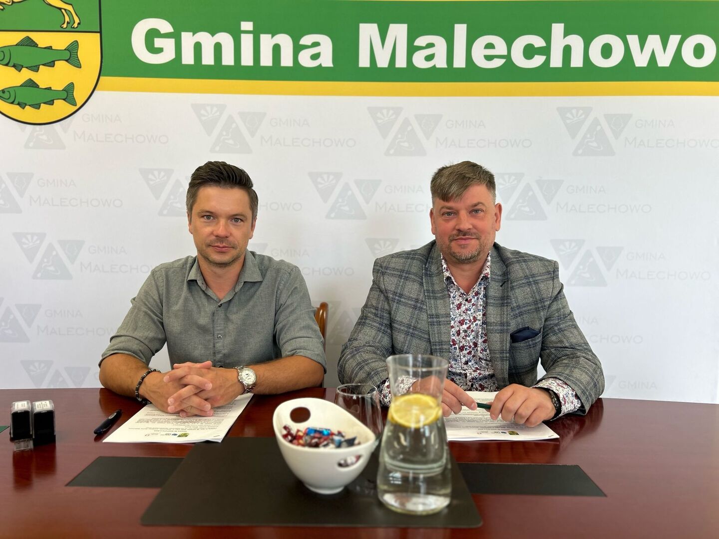 Podpisanie umowy na przebudowę dróg w Karwicach