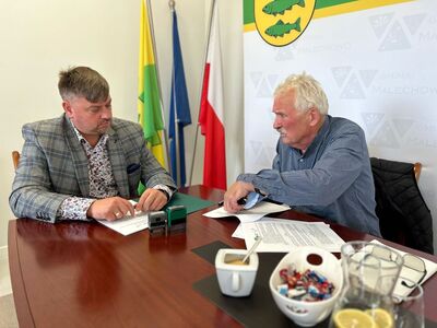 Podpisanie umowy z wykonawcą - budowa klubu dziecięcego w Malechowie