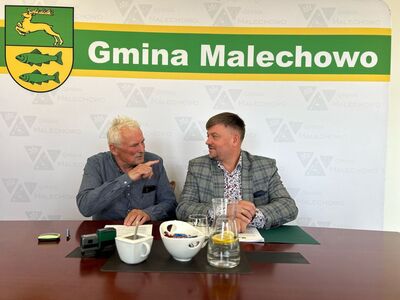 Podpisanie umowy z wykonawcą - budowa klubu dziecięcego w Malechowie