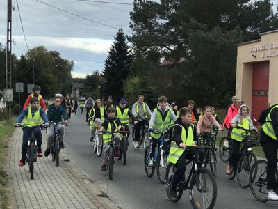 Główna grupa peletonu rajdu