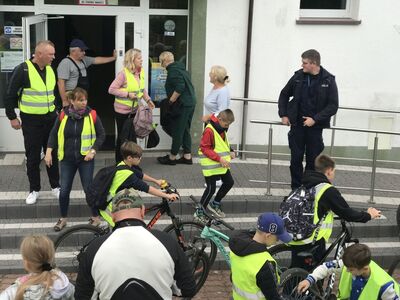 Zasady bezpiecznego poruszania się w kolumnie przekazał st. asp. Marcin Pioch.