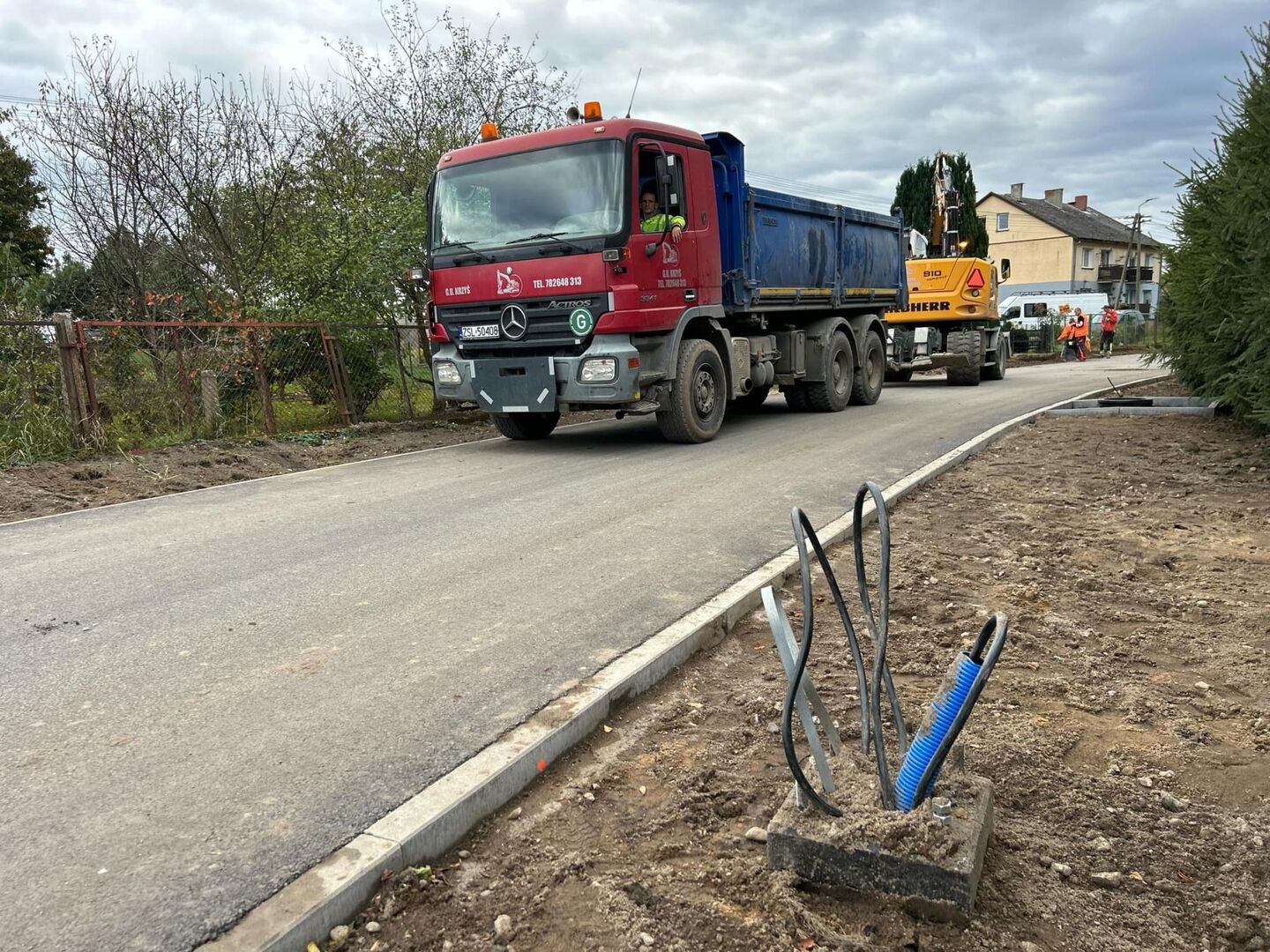 Przebudowa dróg wraz z wymianą sieci i budową energooszczędnego oświetlenia w popeegerowskiej miejscowości Kosierzewo