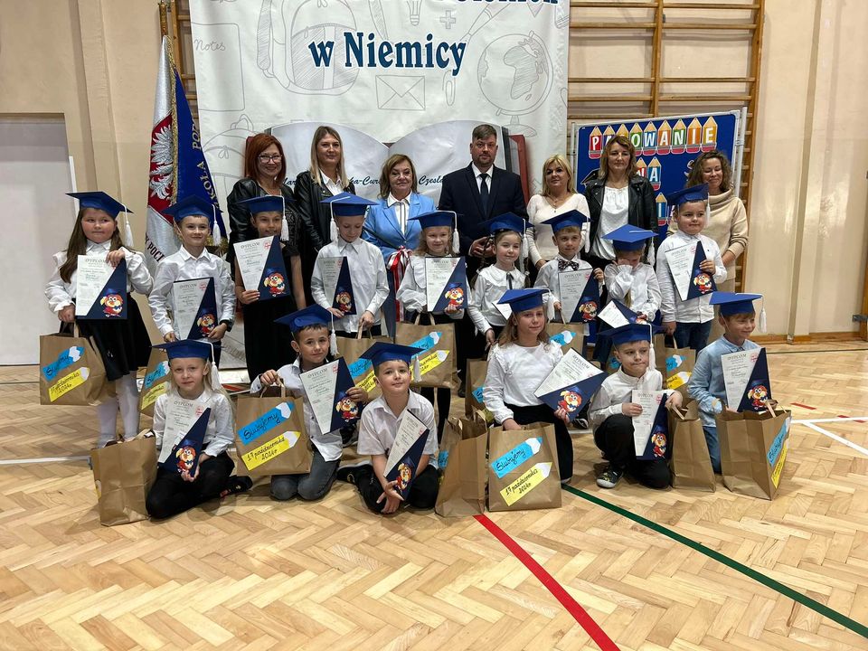 Uczniowie klasy pierwszej.