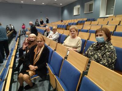 Grupa seniorów Bobolickiego Uniwersytetu Trzeciego Wieku podczas wykładu na Politechnice Koszalińskiej [400x300]